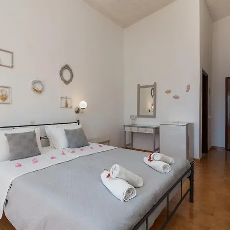 Sun 300m From The דירה גנאדי